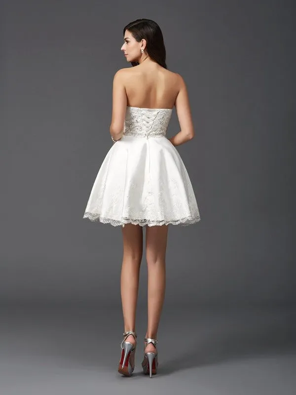 A-Line/Princess Sweetheart Beading Sleeveless Short Satin Dresses