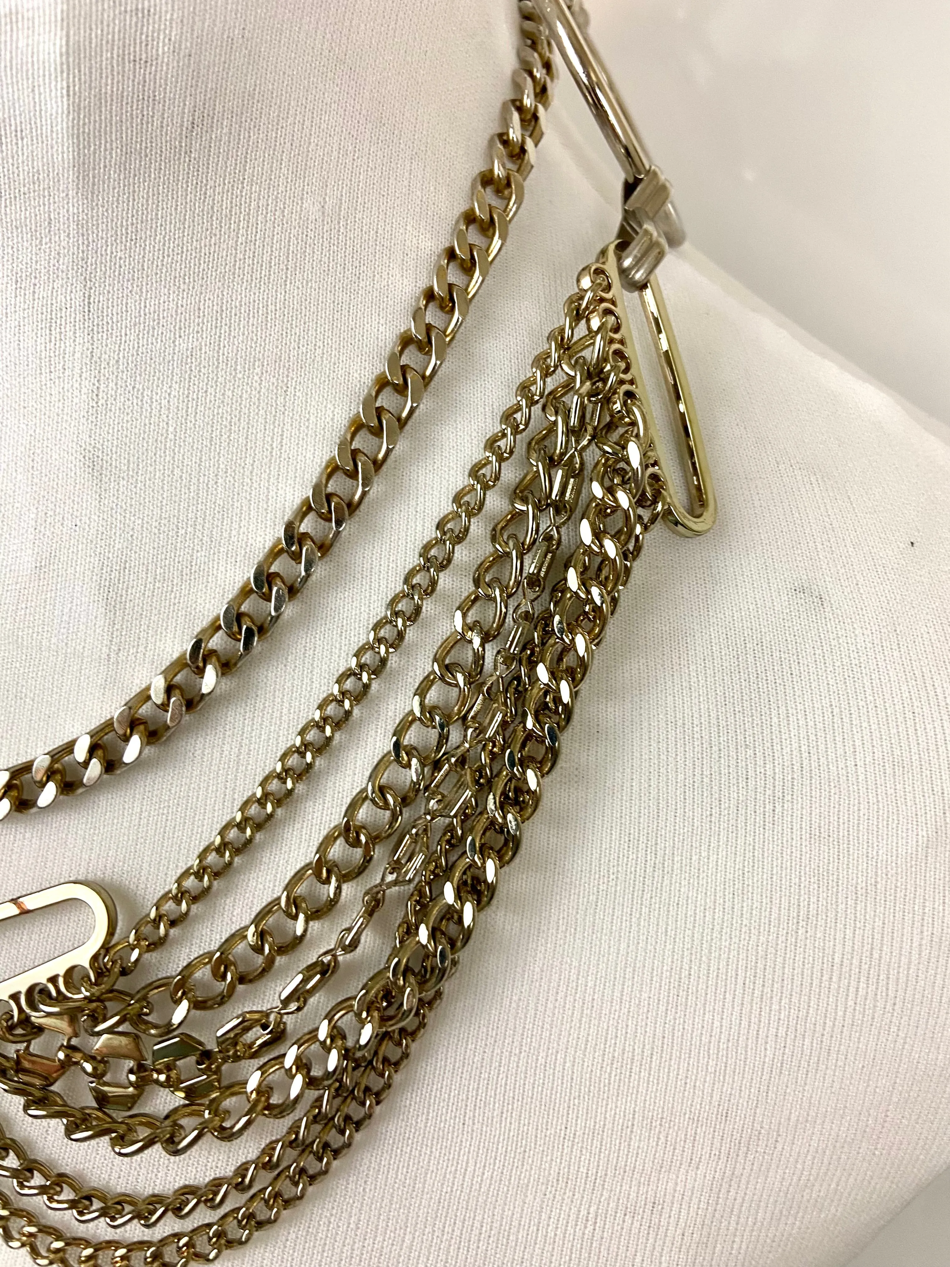 Circle and chain belt