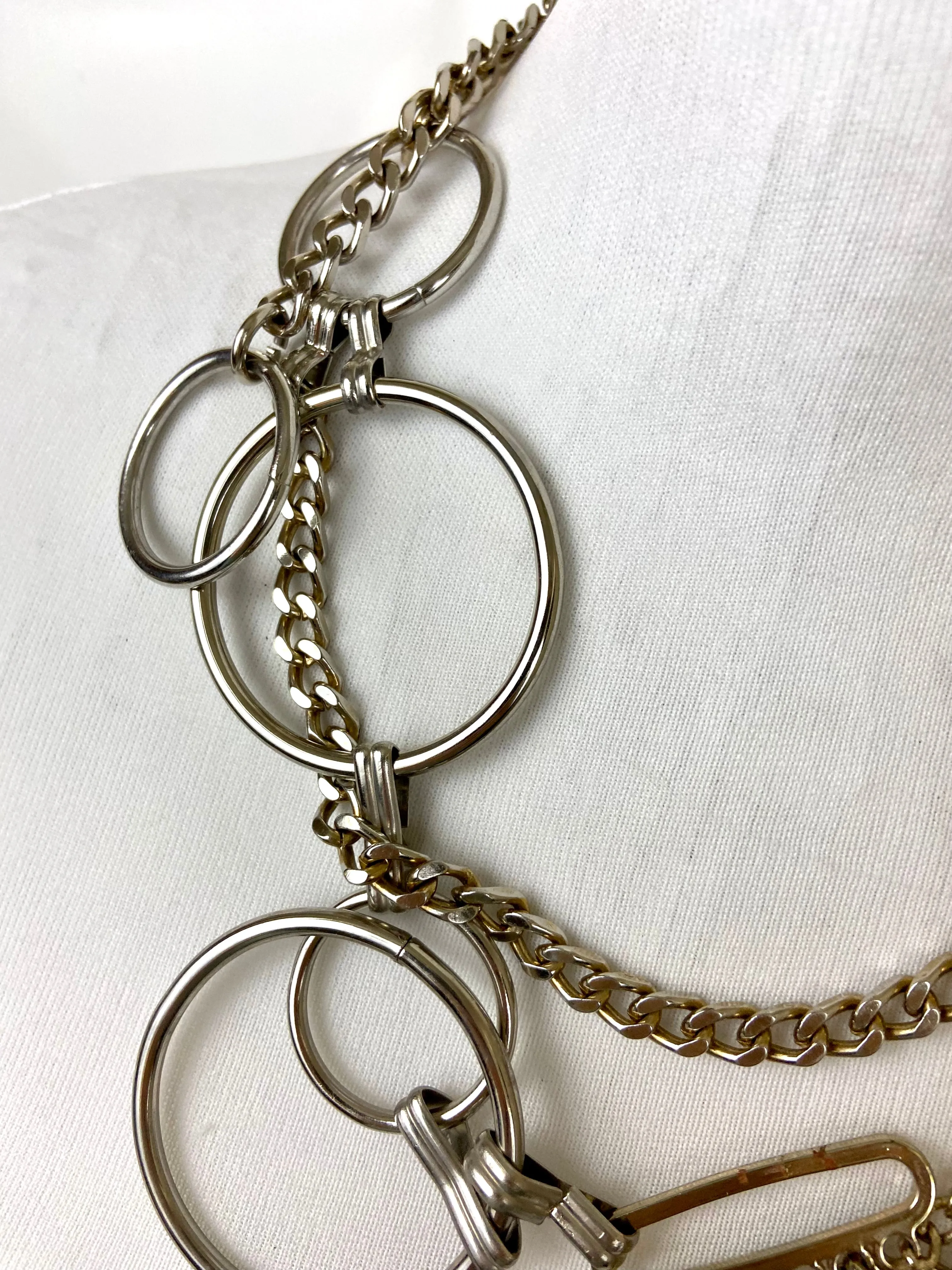 Circle and chain belt
