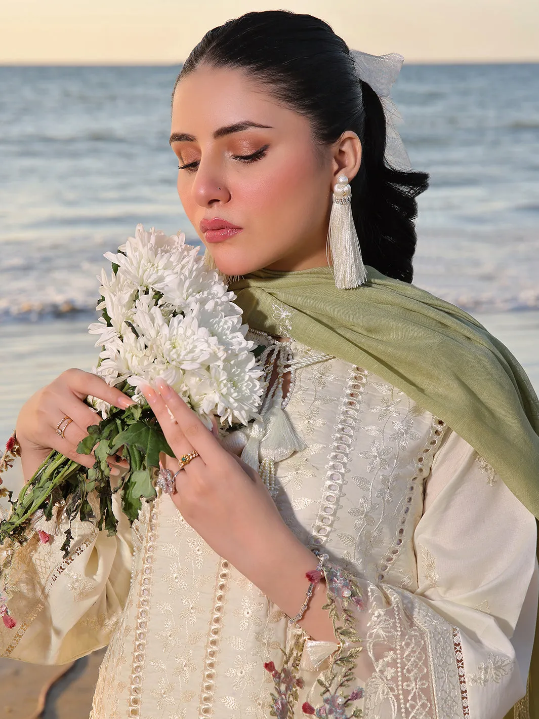 Izel | Saahil Signature Lawn 24 | FLOSSIE