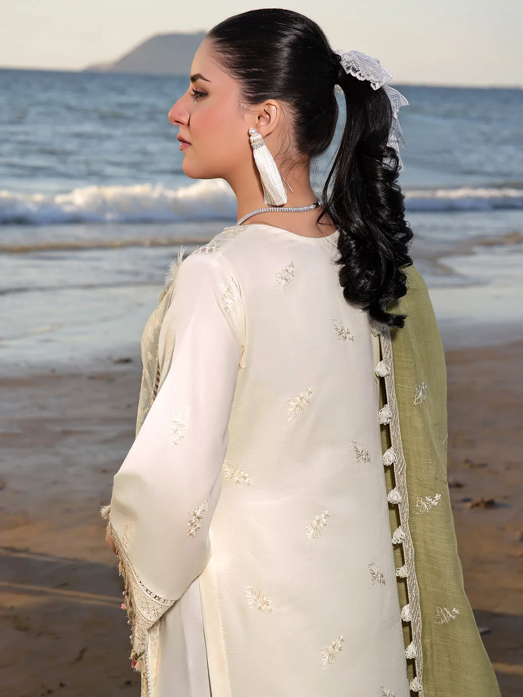 Izel | Saahil Signature Lawn 24 | FLOSSIE