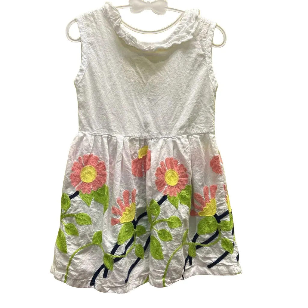 Sleeveless Dress / Embroidered Flowers